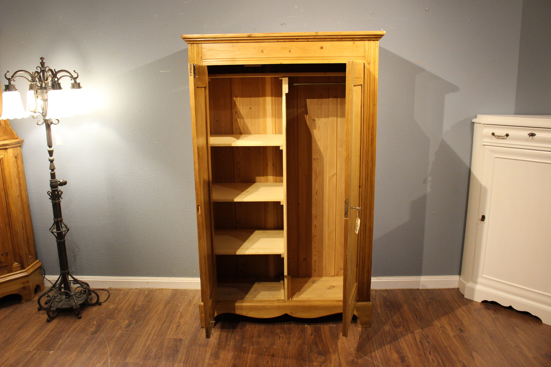 Dänischer Kleiderschrank, Jugendstil, zweitürig