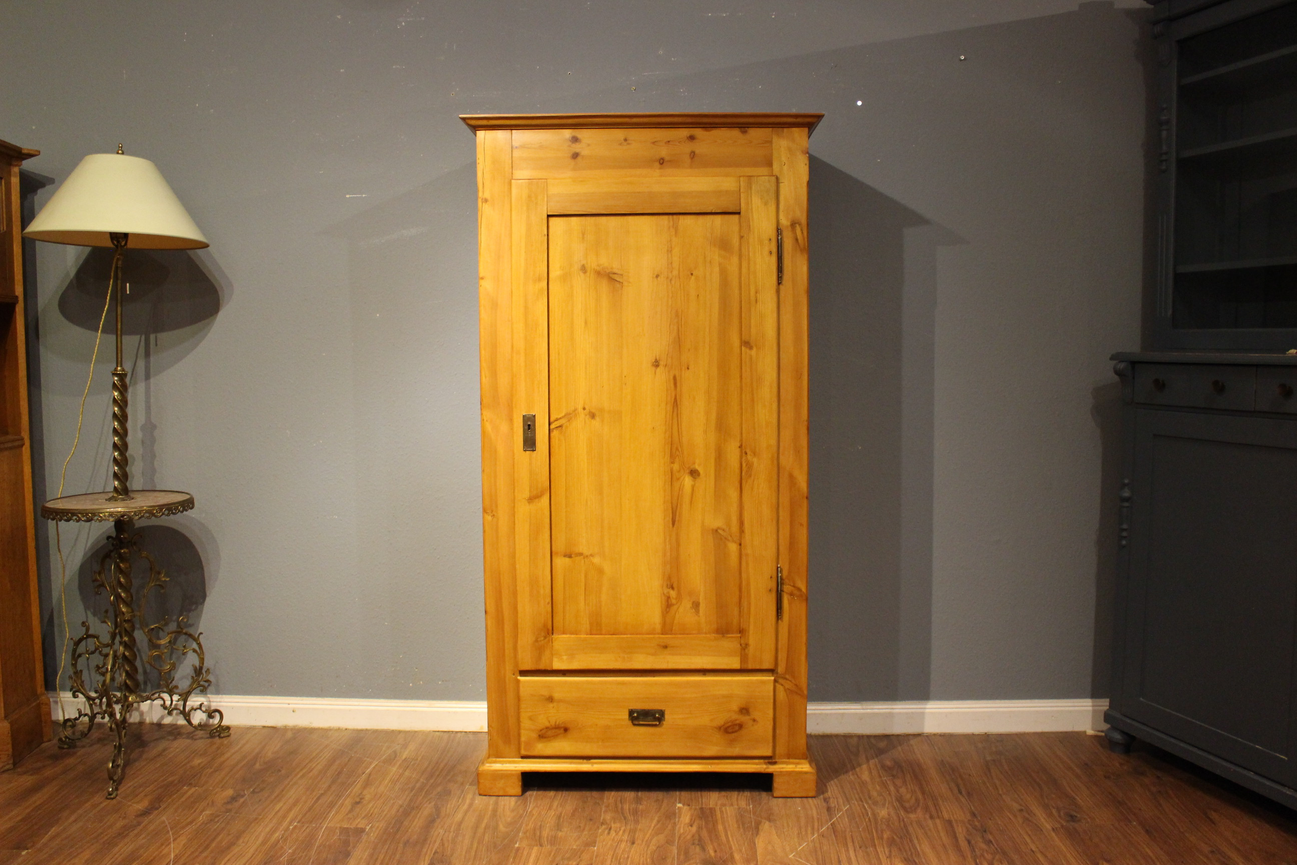 Dänischer Schrank eintürig, ein Schub, gewachst