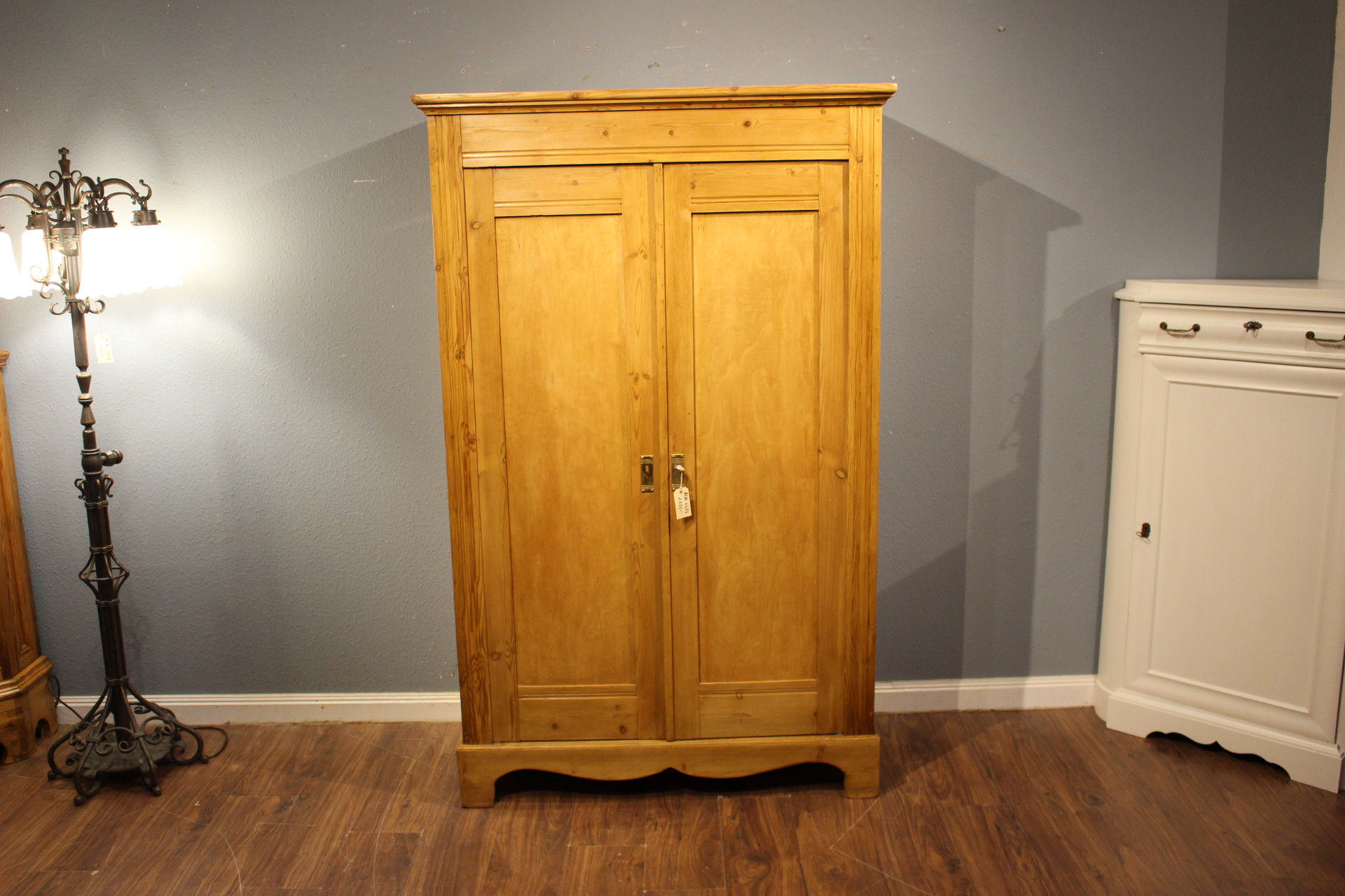 Dänischer Kleiderschrank, Jugendstil, zweitürig (Art.-Nr. 04454)