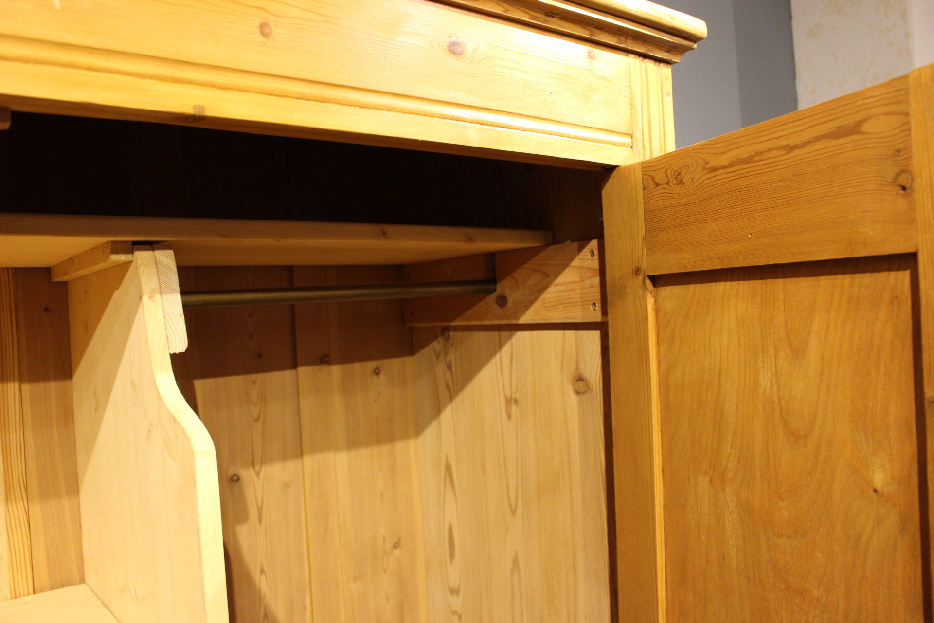 Dänischer Kleiderschrank, Jugendstil, zweitürig (Art.-Nr. 04454)