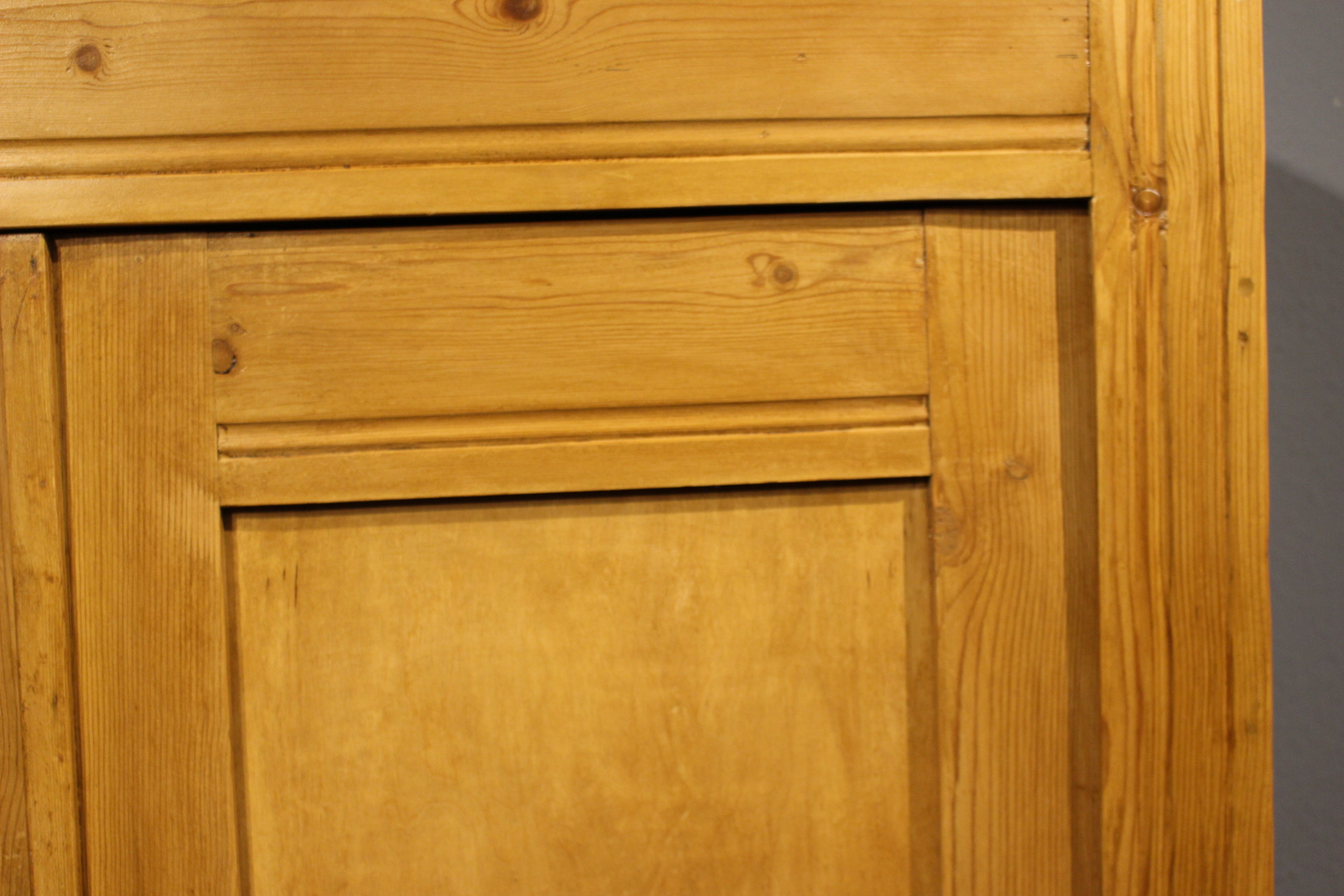 Dänischer Kleiderschrank, Jugendstil, zweitürig (Art.-Nr. 04454)