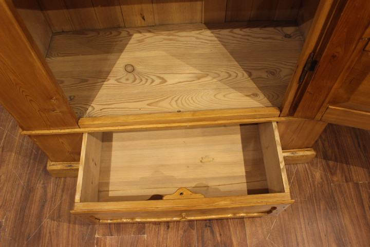 Dänischer Schrank eintürig, ein Schub, Spätbiedermeier (Art.-Nr. 04363)