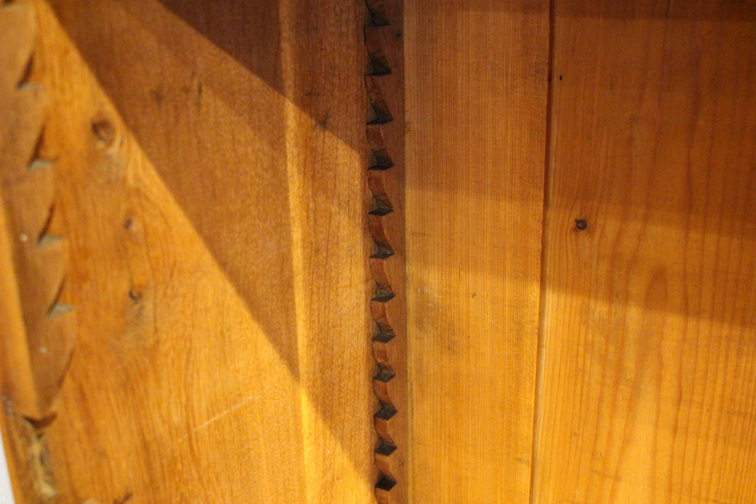 Eintüriger kleiner Schrank, Vorratschrank, Eiche Jugendstil (Art.-Nr. 04077)