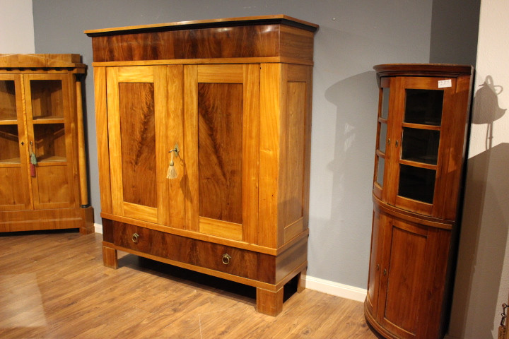 Großer Schrank Biedermeier Mahagoni mit Schublade