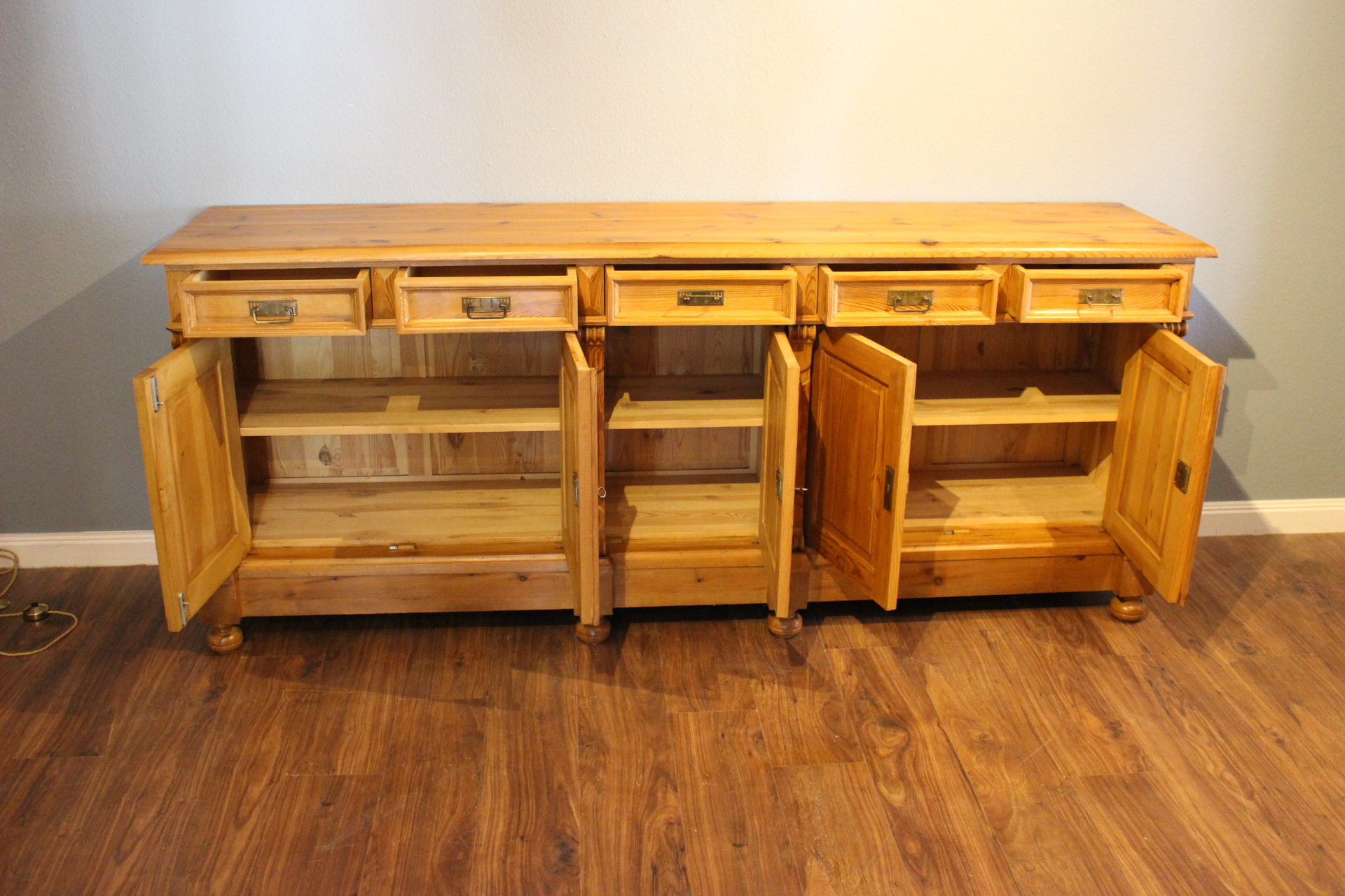 Großes Sideboard, Anrichte,Raumteiler,Kiefer gelaugt