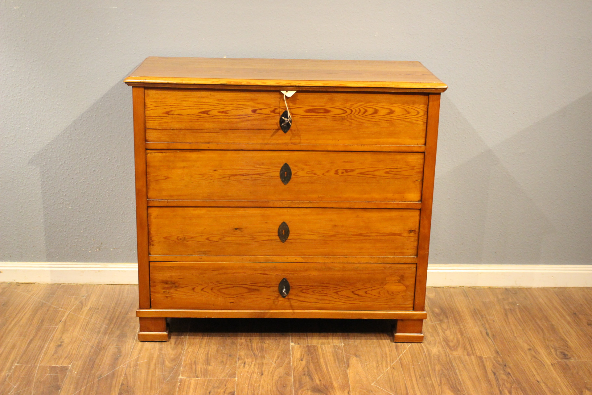 Große Brandtruhe aus der Biedermeierzeit (Art.-Nr. 05104)