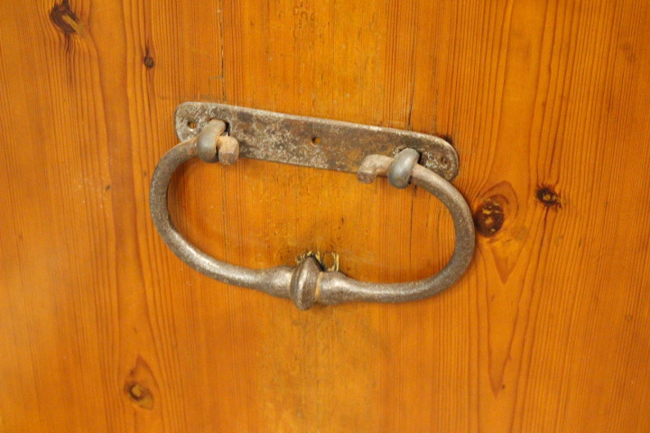 Große Brandtruhe aus der Biedermeierzeit (Art.-Nr. 05104)