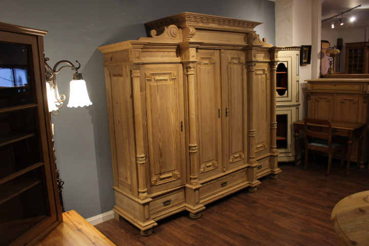Großer Kleiderschrank, Wäscheschrank, viertürig, Gründerzeit (Art.-Nr. 04857)
