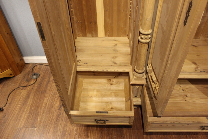 Großer Kleiderschrank, Wäscheschrank, viertürig, Gründerzeit (Art.-Nr. 04857)