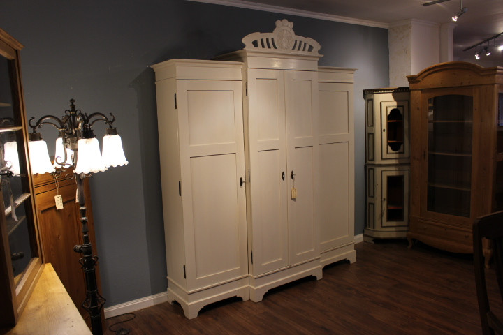 Großer Kleiderschrank, Wäscheschrank, viertürig, Jungendstil (Art.-Nr. 04767)
