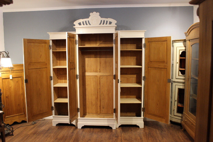 Großer Kleiderschrank, Wäscheschrank, viertürig, Jungendstil (Art.-Nr. 04767)
