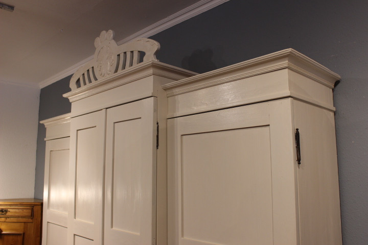 Großer Kleiderschrank, Wäscheschrank, viertürig, Jungendstil (Art.-Nr. 04767)