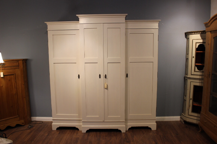 Großer Kleiderschrank, Wäscheschrank, viertürig, Jungendstil (Art.-Nr.: 04767)
