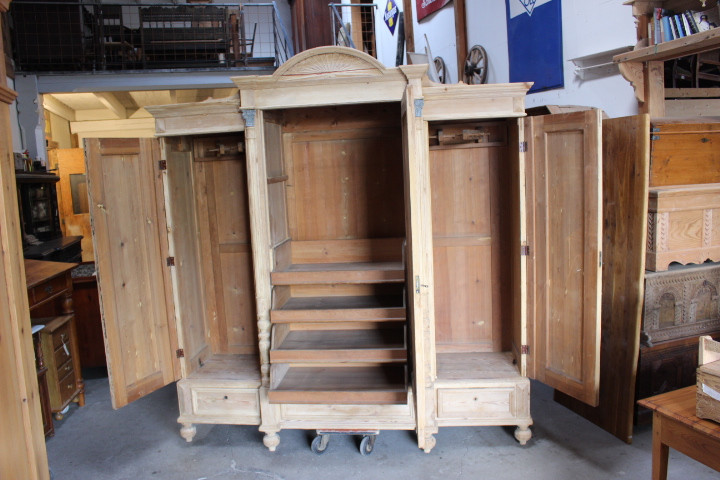 Großer Kleiderschrank Gründerzeit Breite230cm (Art.-Nr. 05267)