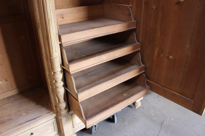 Großer Kleiderschrank Gründerzeit Breite230cm (Art.-Nr. 05267)