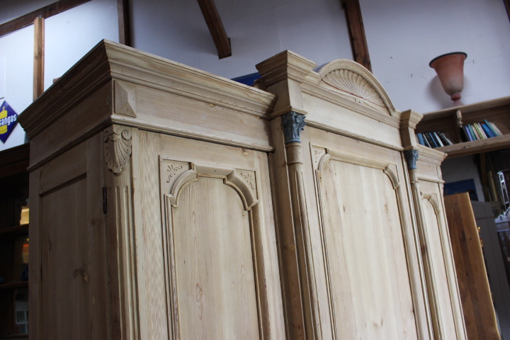 Großer Kleiderschrank Gründerzeit Breite230cm (Art.-Nr. 05267)