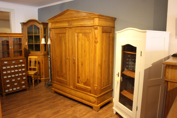 Großer Kleiderschrank Wäscheschrank Gründerzeit (Art.-Nr. 05170)