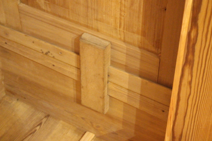 Großer Kleiderschrank Wäscheschrank Gründerzeit (Art.-Nr. 05170)