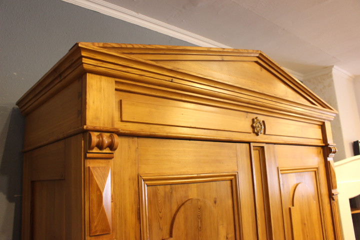 Großer Kleiderschrank Wäscheschrank Gründerzeit (Art.-Nr. 05170)