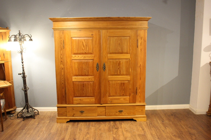 Großer Kleiderschrank mit Schubladen Biedermeier datiert 1860 (Art.-Nr.: 05071)