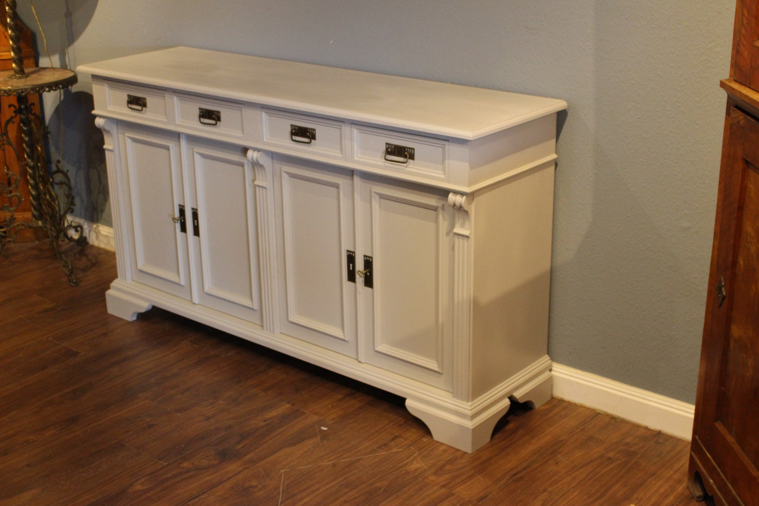 Großes Sideboard, Anrichte, Kiefer weiß gestrichen (Art.-Nr. 04191)