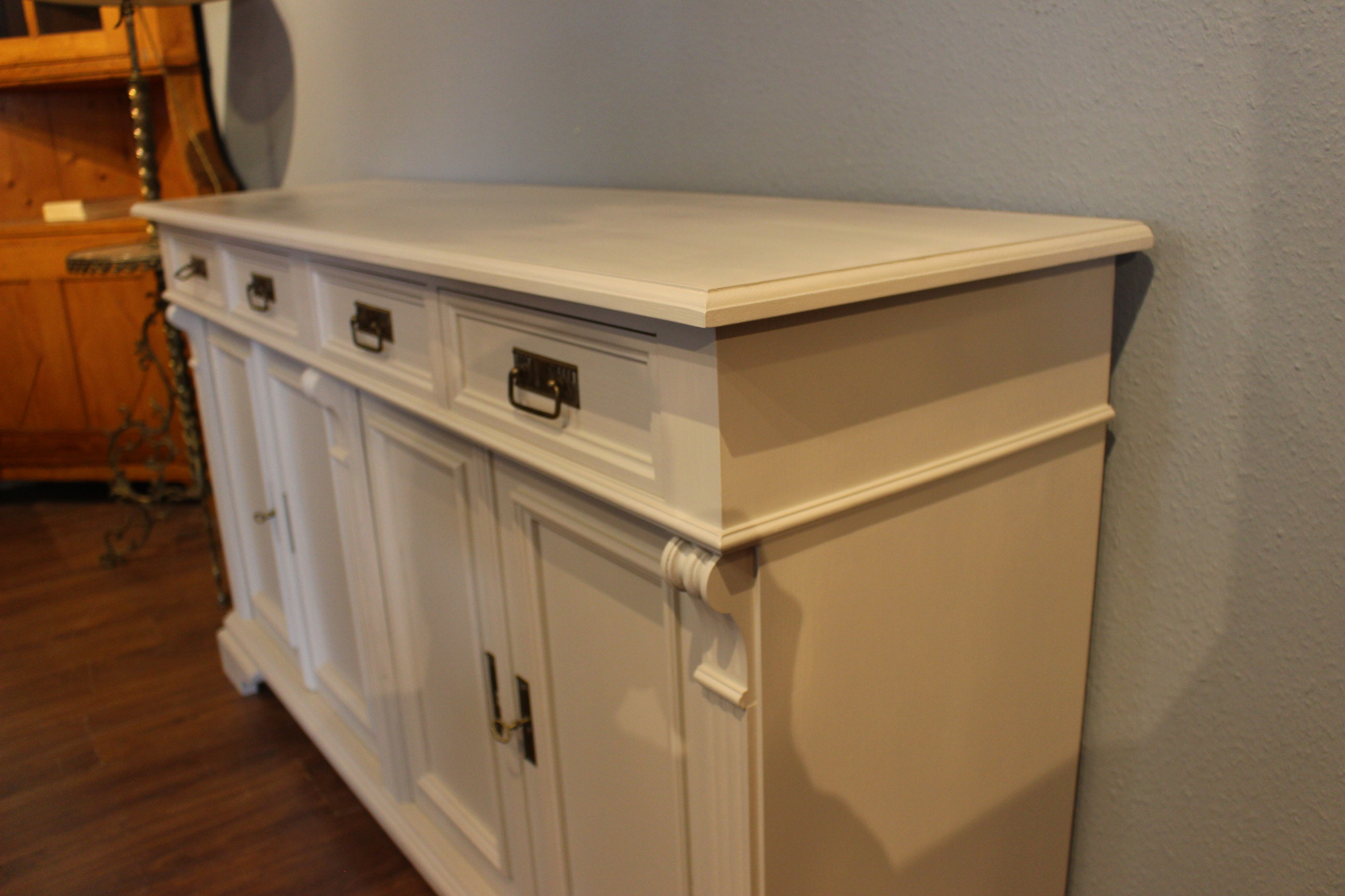 Großes Sideboard, Anrichte, Kiefer weiß gestrichen (Art.-Nr. 04191)