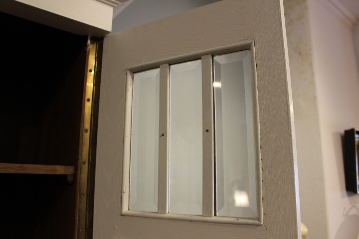 Großes Turmbuffet, Küchenbuffet mit Seitenschränken, Jugendstil (Art.-Nr. 04642)