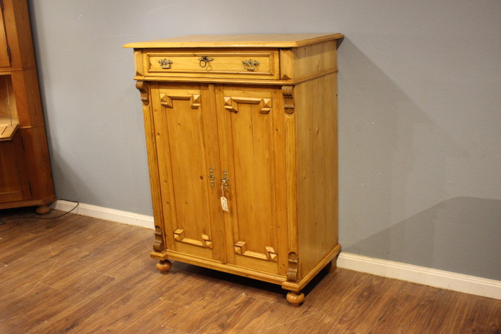 Schreibtisch in Altweiß gefasst (Art.-Nr.: 03015)