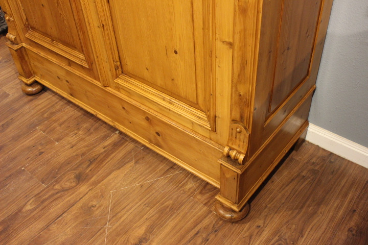 Kiefer antik, Kleiderschrank aus der Gründerzeit, zerlegbar (Art.-Nr. 03329)