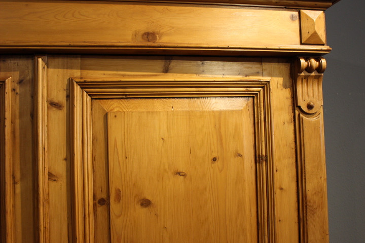 Kiefer antik, Kleiderschrank aus der Gründerzeit, zerlegbar (Art.-Nr. 03329)