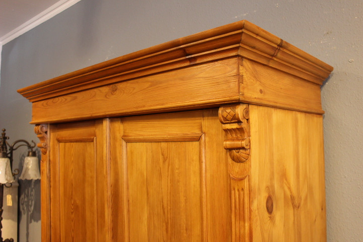 Kiefer antik, Wäscheschrank aus der Gründerzeit, zerlegbar (Art.-Nr. 04724)