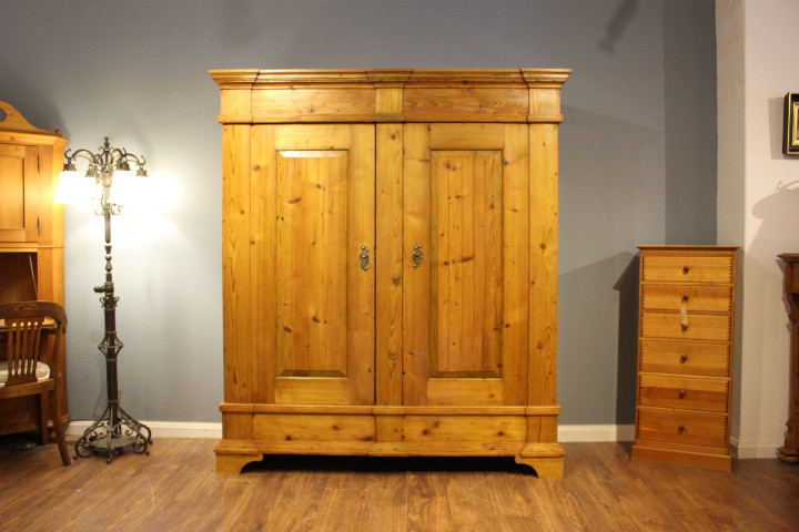 Kiefernholzschrank, Bauernschrank, Biedermeier  (Art.-Nr.: 05032)