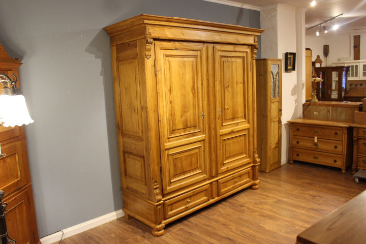 Kiefernholzschrank mit Schubladen, Gründerzeit (Art.-Nr. 05023)