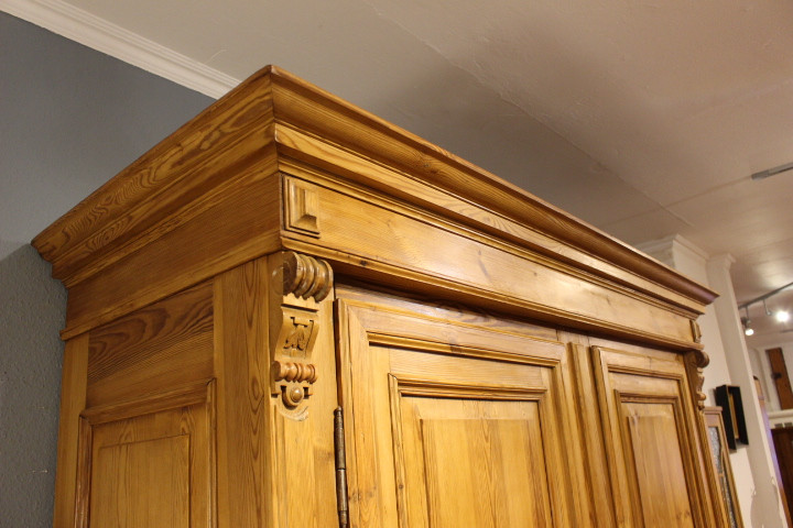 Kiefernholzschrank mit Schubladen, Gründerzeit (Art.-Nr. 05023)