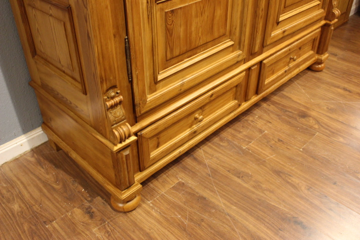 Kiefernholzschrank mit Schubladen, Gründerzeit (Art.-Nr. 05023)