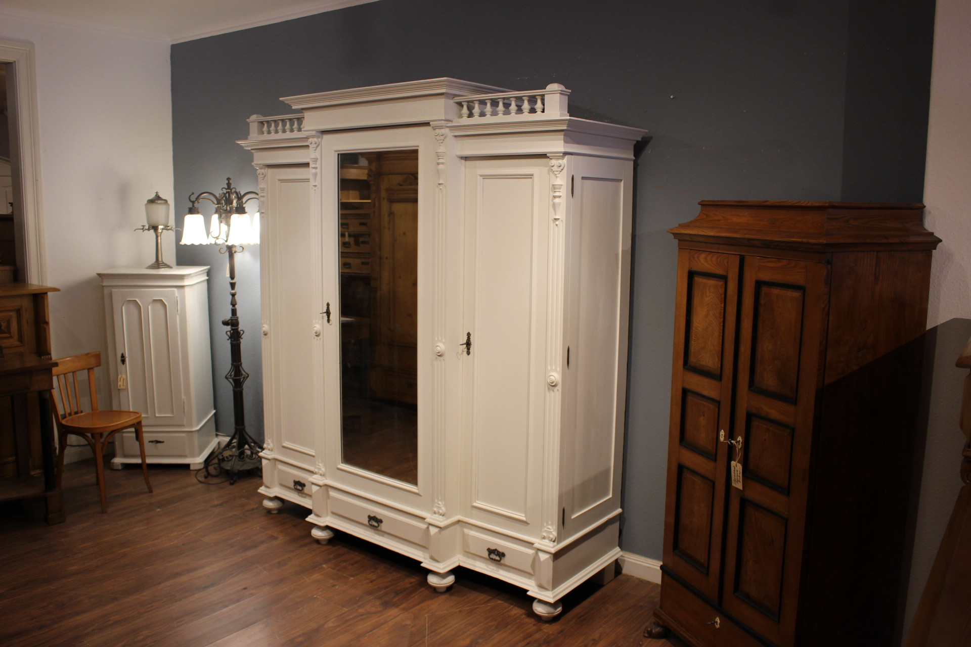 Kleiderschrank, dreitürig, Gründerzeit (Art.-Nr. 05134)