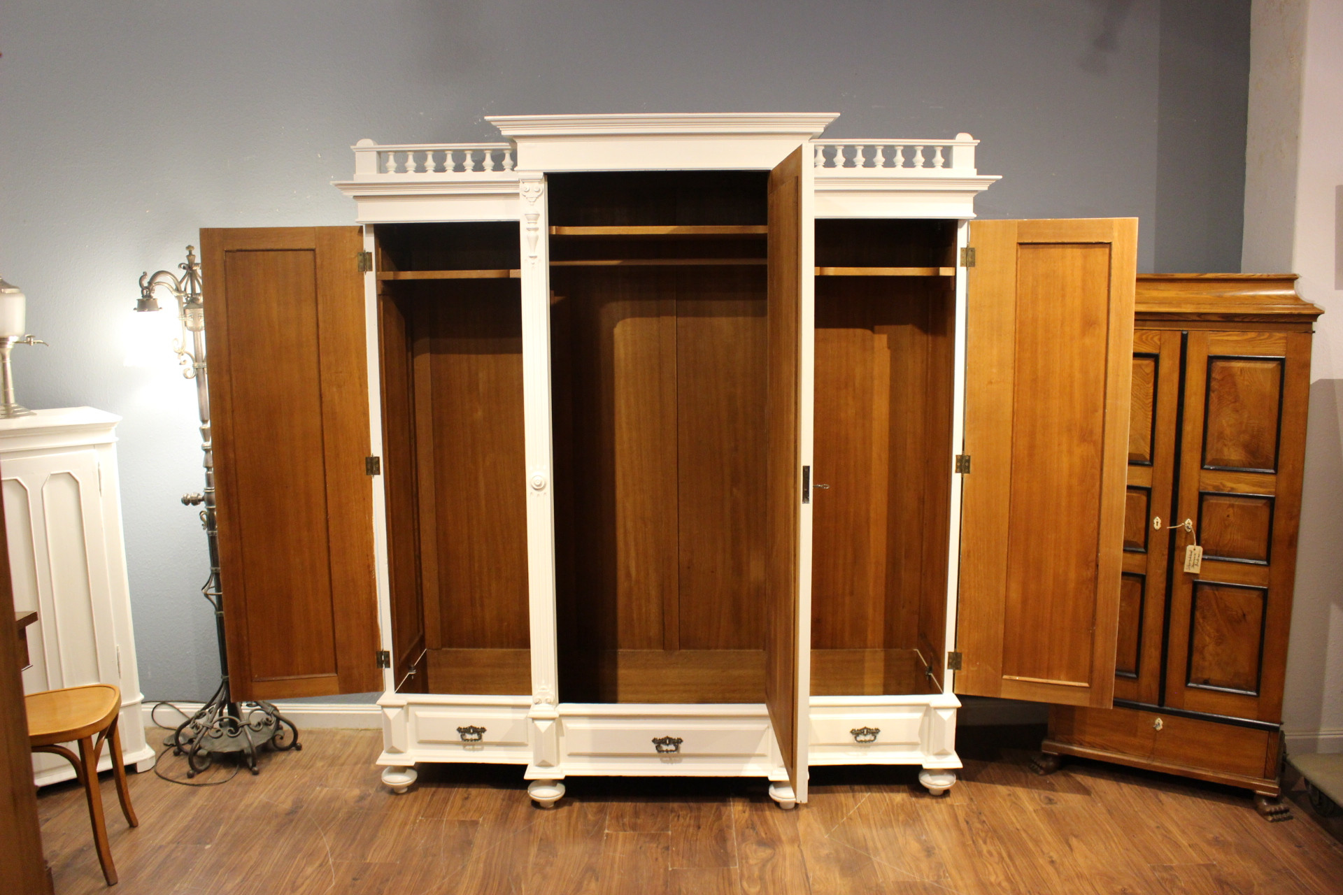 Kleiderschrank, dreitürig, Gründerzeit (Art.-Nr. 05134)