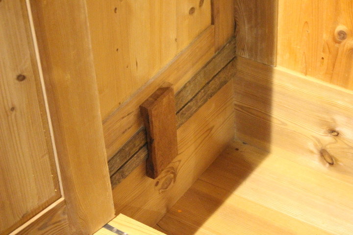 Kleiderschrank, Spiegelschrank, Art déco, Kiefer antik (Art.-Nr. 04845)
