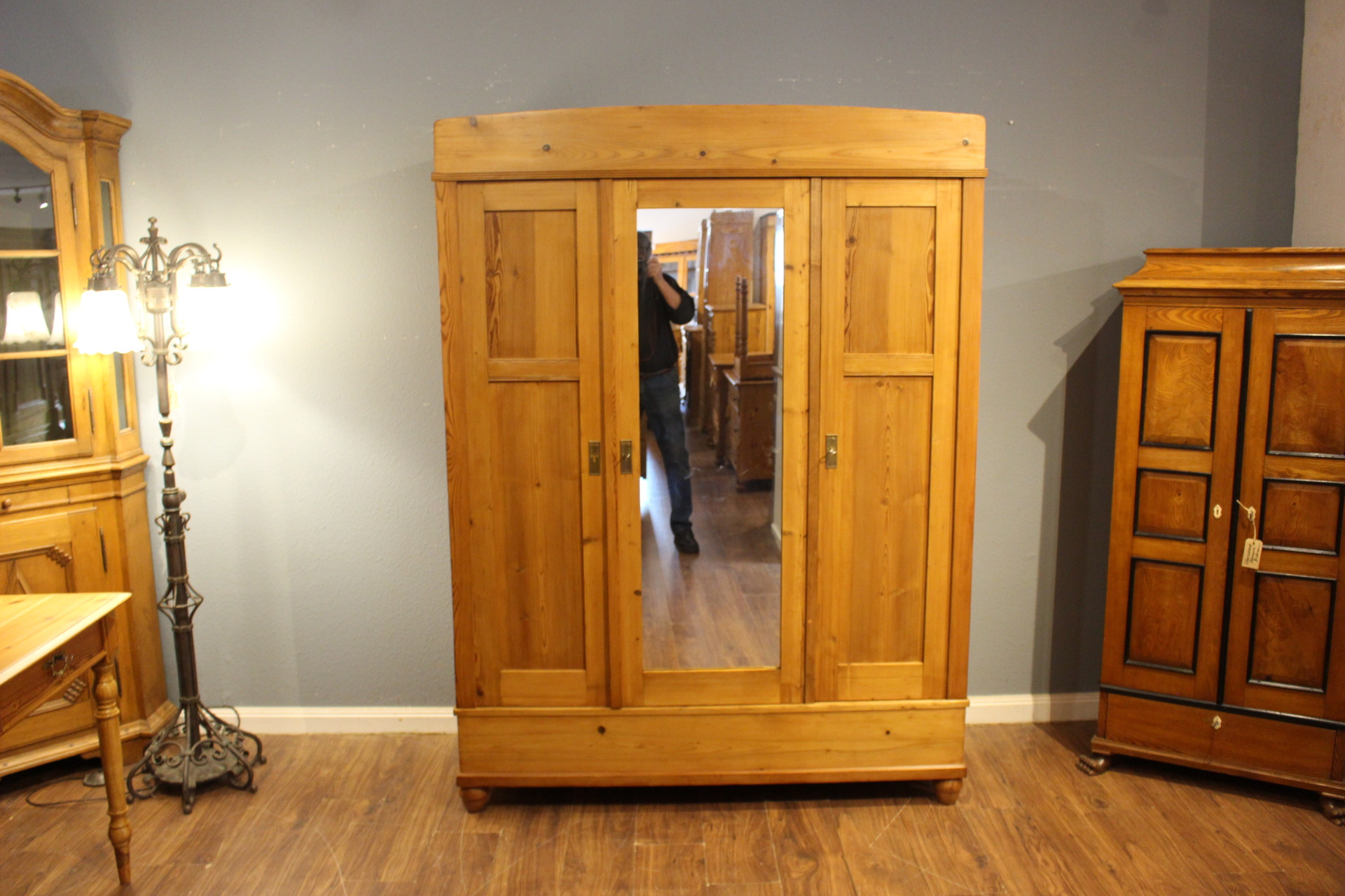 Schränke Drei Viertürig