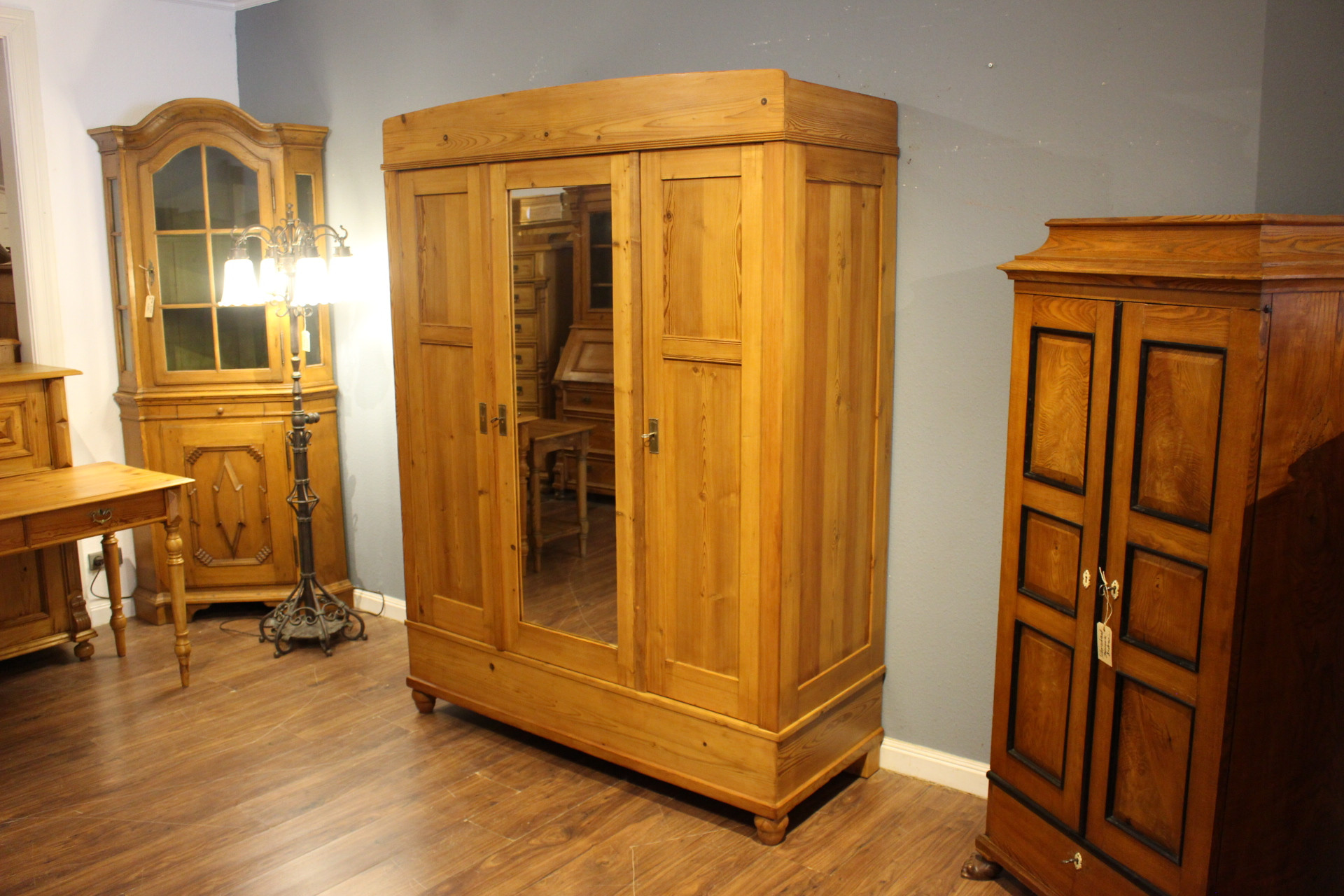 Kleiderschrank, Spiegelschrank, Art déco (Art.-Nr. 05157)