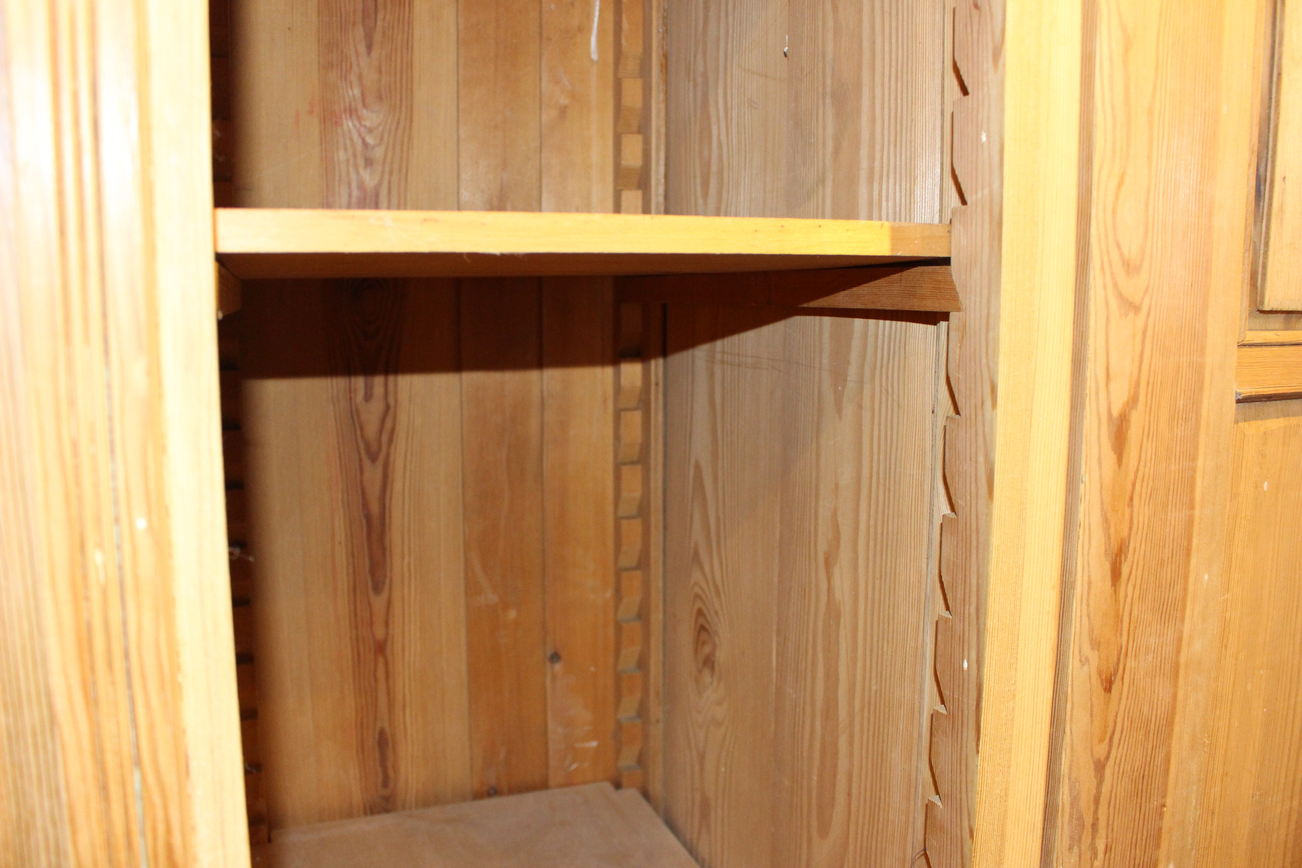Kleiderschrank, Spiegelschrank, Jugendstil, Kiefer antik (Art.-Nr. 04039)