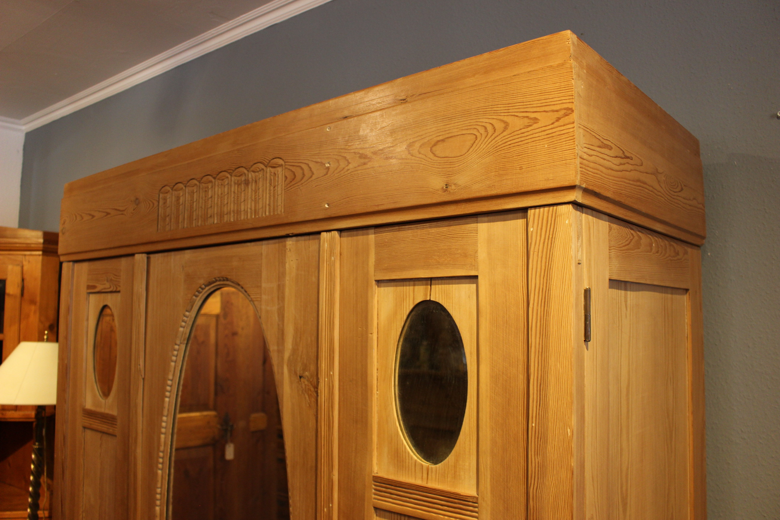 Kleiderschrank, Spiegelschrank, Jugendstil, Kiefer antik (Art.-Nr. 04039)