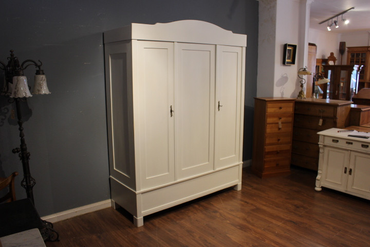 Kleiderschrank, weiß gestrichen, Jugendstil (Art.-Nr.: 05055)