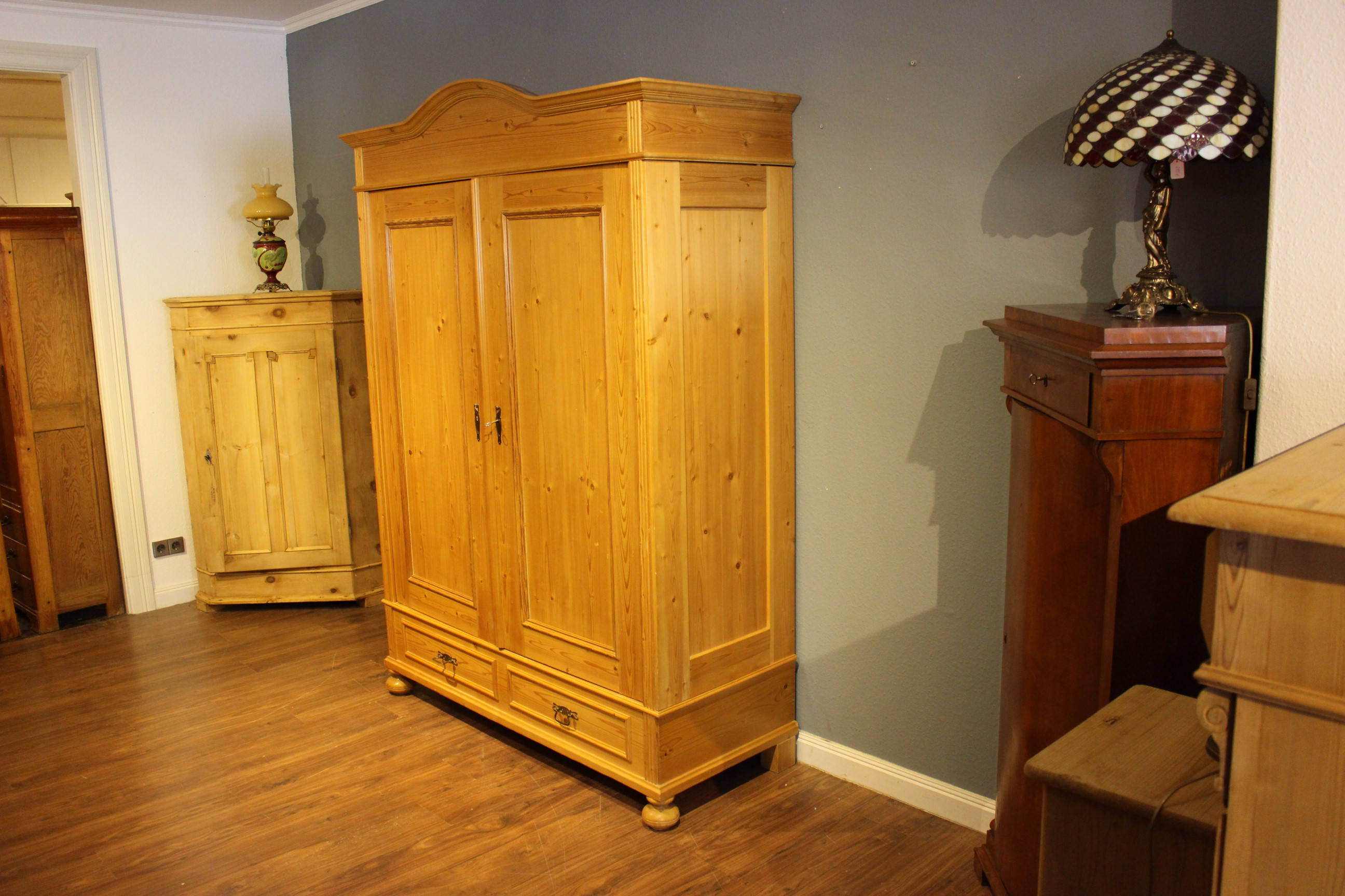 Kleiderschrank, Wäscheschrank, Jugendstil, zweitürig  mit Rundbogen (Art.-Nr. 03825)