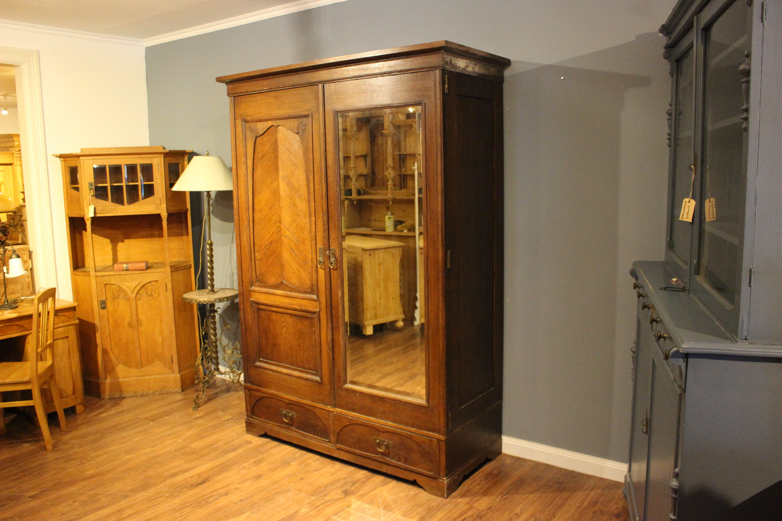 Kleiderschrank, Wäscheschrank, Jugendstil, zweitürig mit Spiegel (Art.-Nr. 04314)