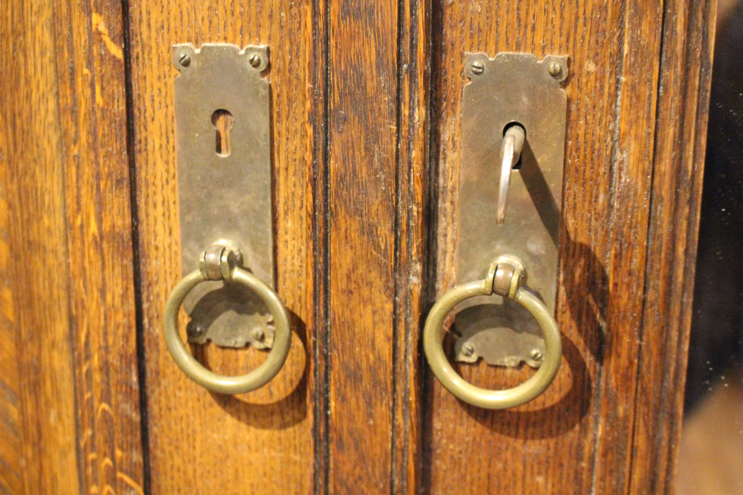 Kleiderschrank, Wäscheschrank, Jugendstil, zweitürig mit Spiegel (Art.-Nr. 04314)