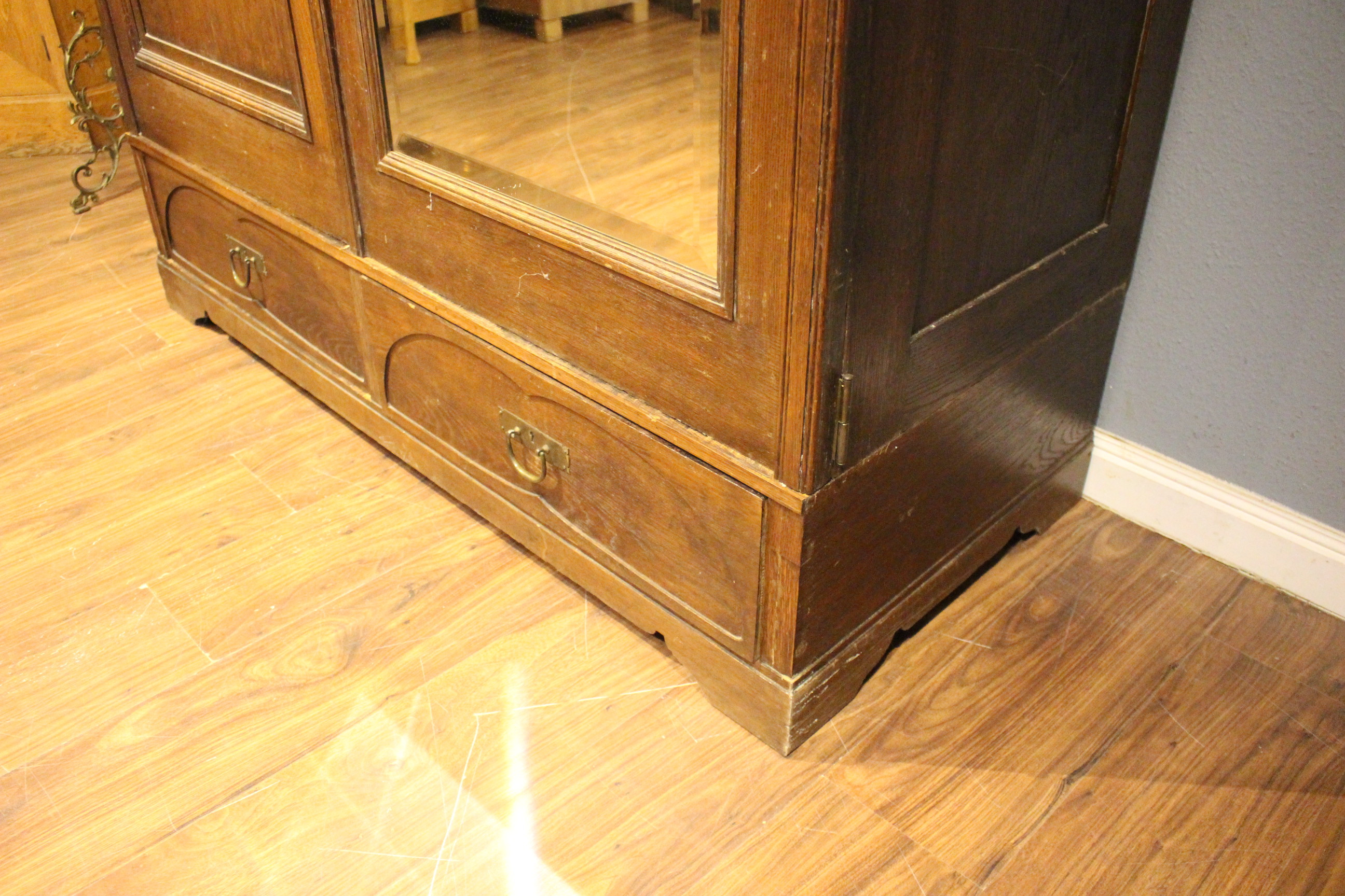 Kleiderschrank, Wäscheschrank, Jugendstil, zweitürig mit Spiegel (Art.-Nr. 04314)