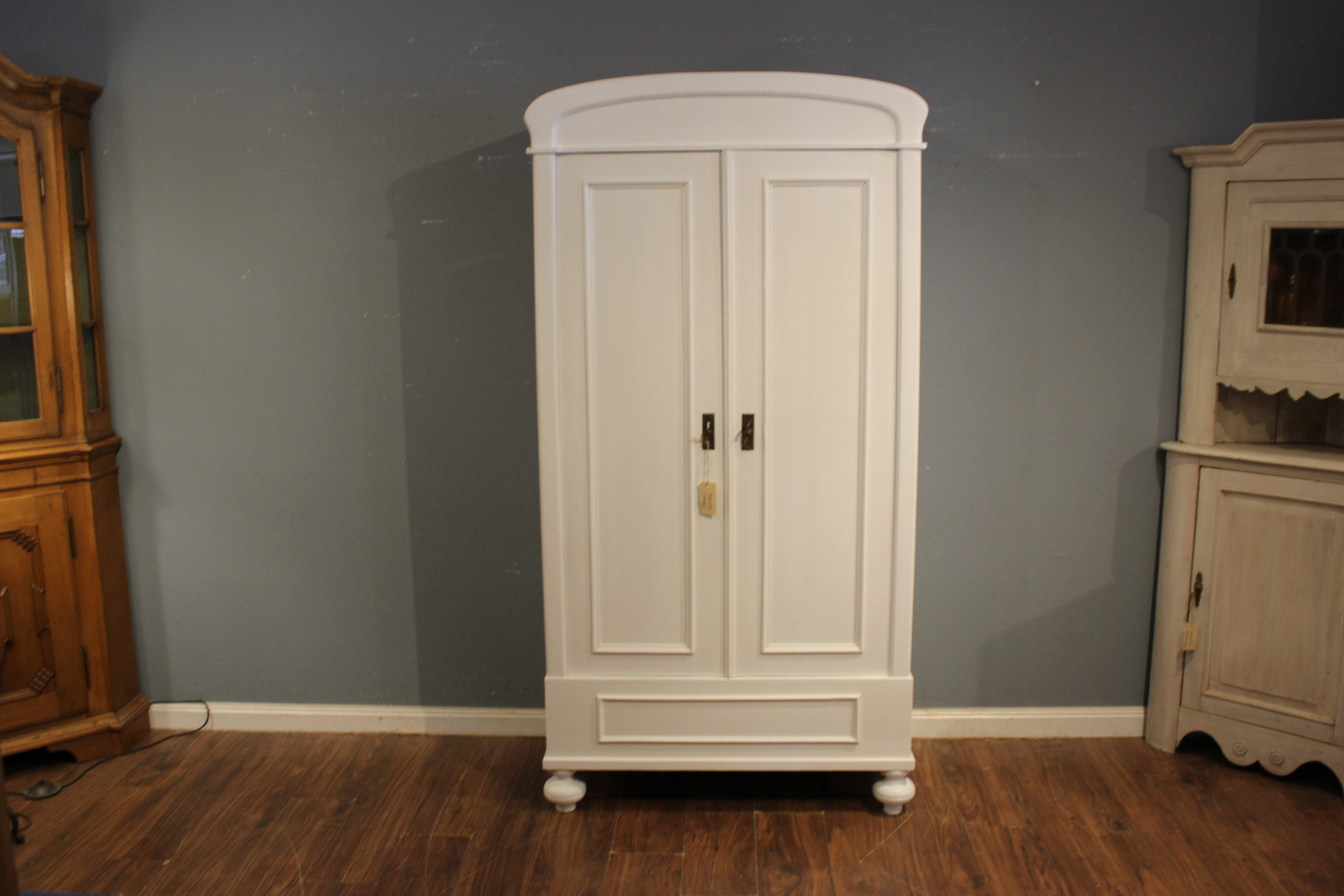Kleiderschrank, Wäscheschrank, Jugendstil, weiß bemalt (Art.-Nr.: 05214)