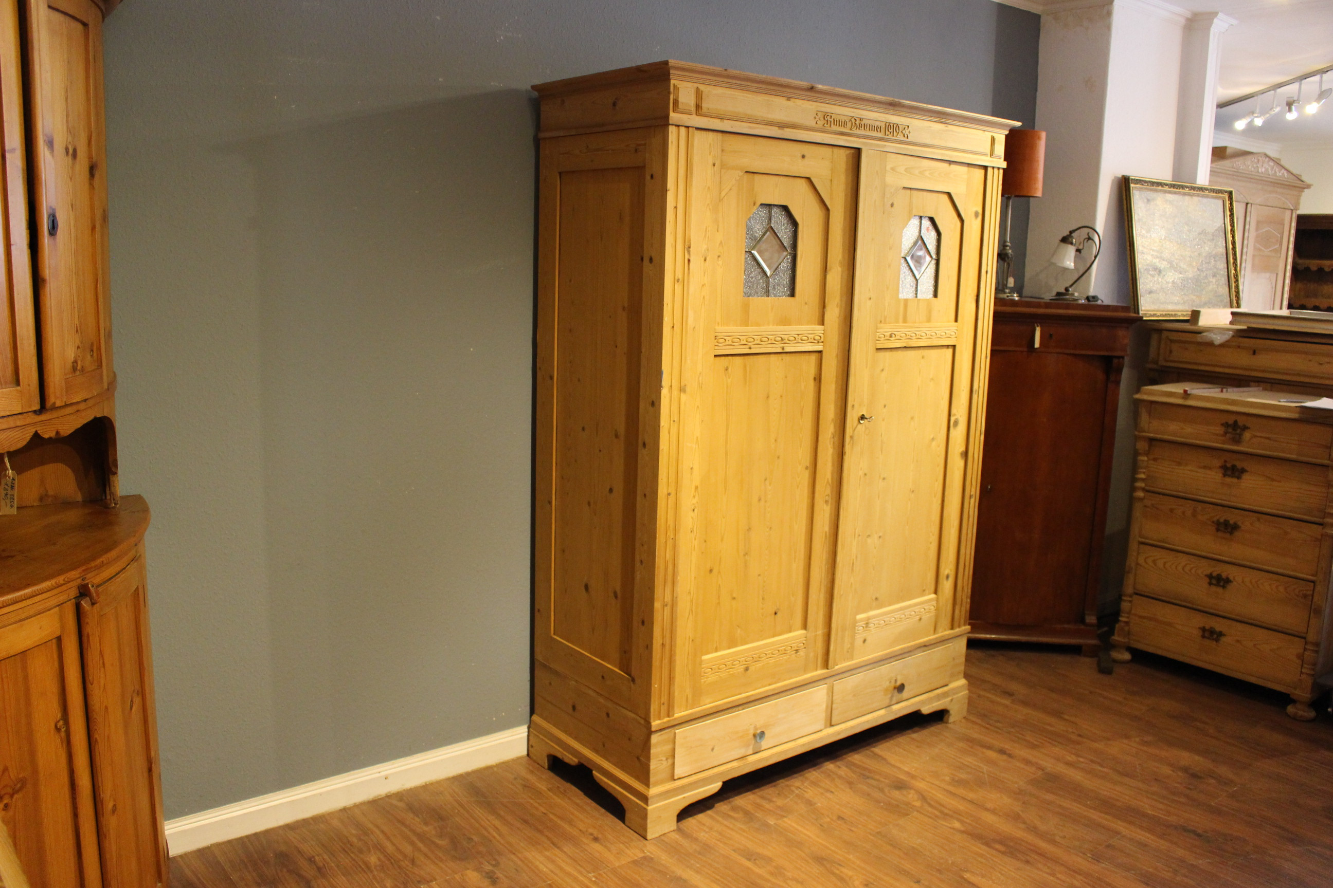 antiker Kleiderschrank, Wäscheschrank, Kiefer, Art déco zweitürig (Art.-Nr. 03880)