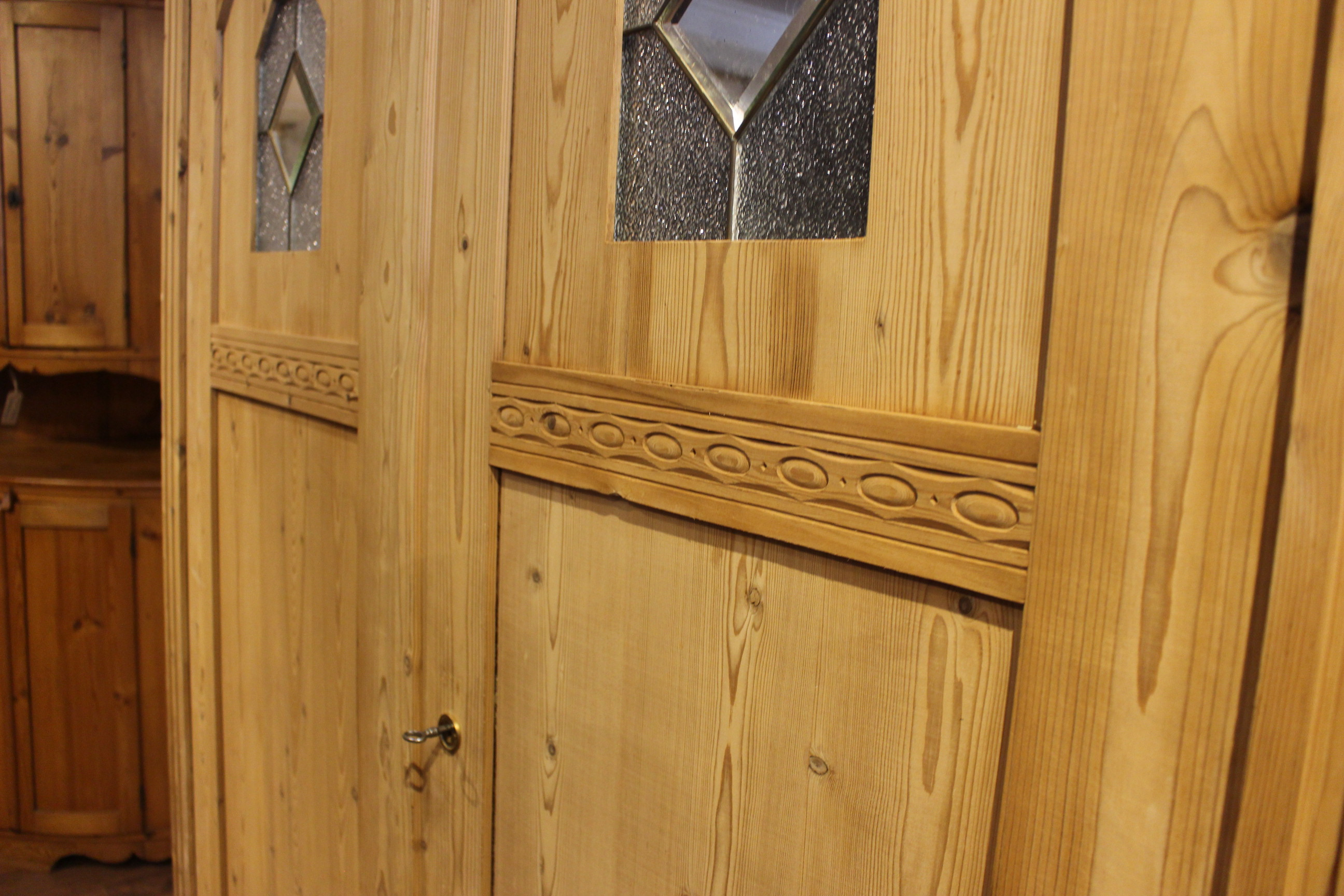 antiker Kleiderschrank, Wäscheschrank, Kiefer, Art déco zweitürig (Art.-Nr. 03880)